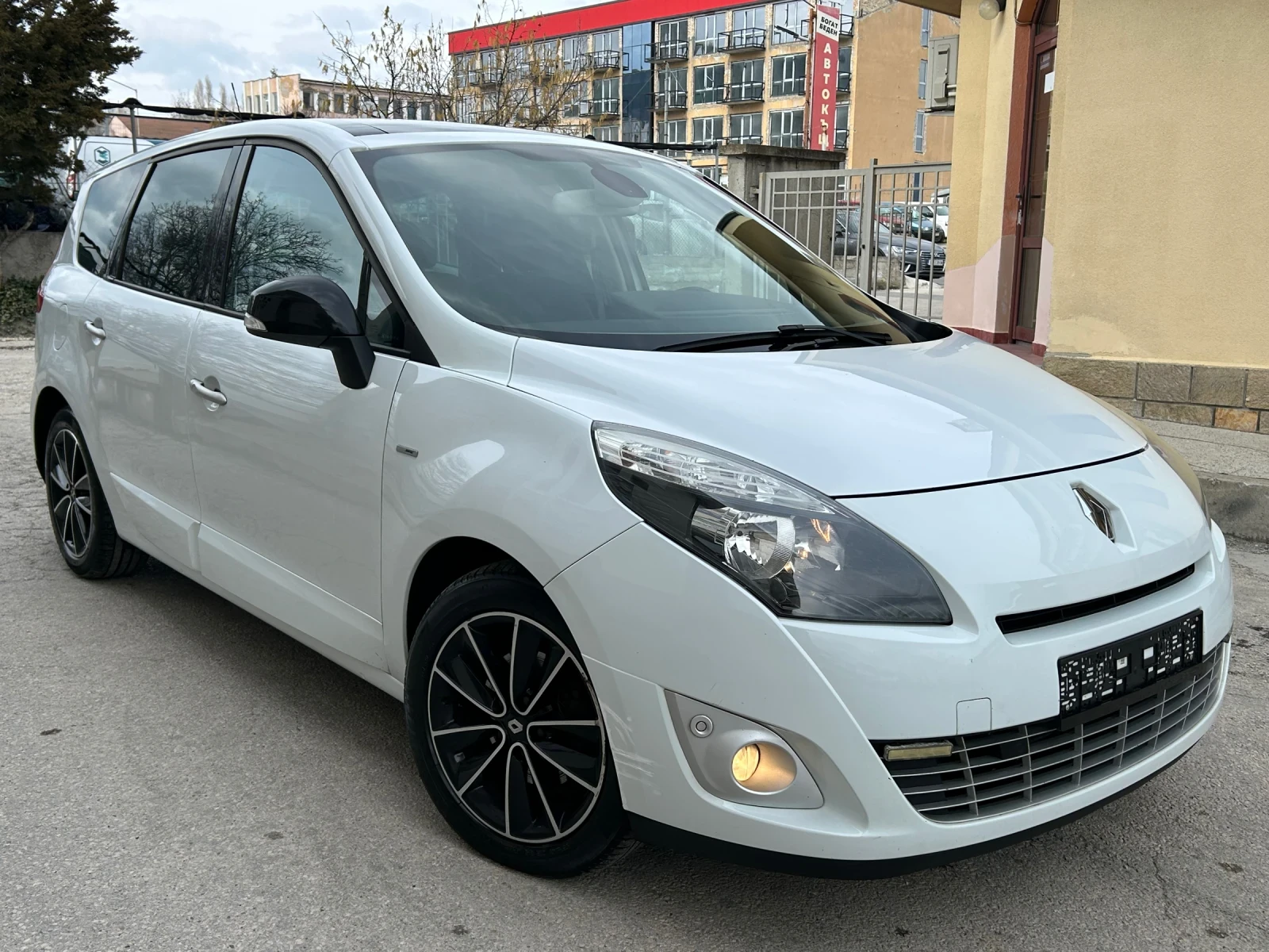 Renault Grand scenic 1.6DCI BOSE 7 МЕСТА ПАНОРАМА, снимка 3 - Автомобили и джипове - 53917073