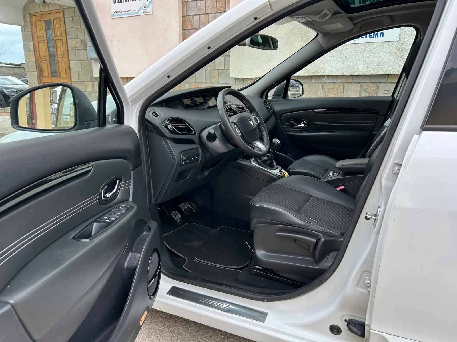 Renault Grand scenic 1.6DCI BOSE 7 МЕСТА ПАНОРАМА, снимка 8 - Автомобили и джипове - 53917073