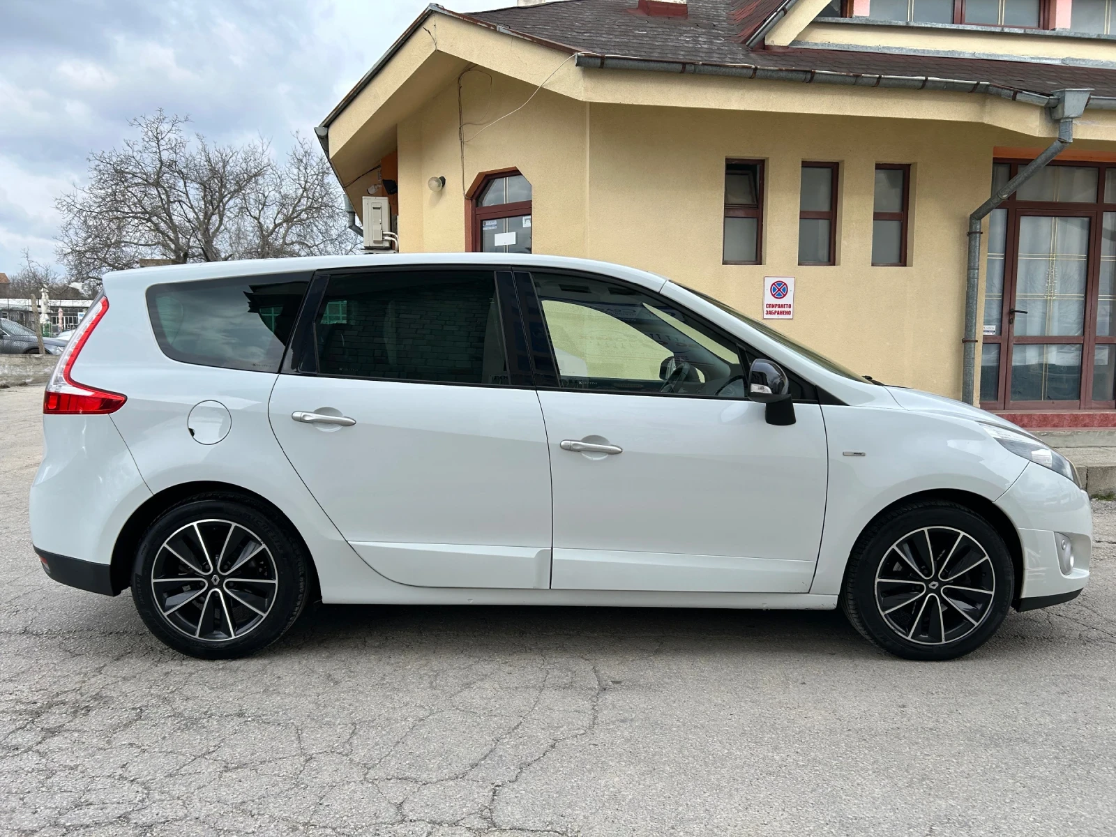 Renault Grand scenic 1.6DCI BOSE 7 МЕСТА ПАНОРАМА, снимка 4 - Автомобили и джипове - 53917073