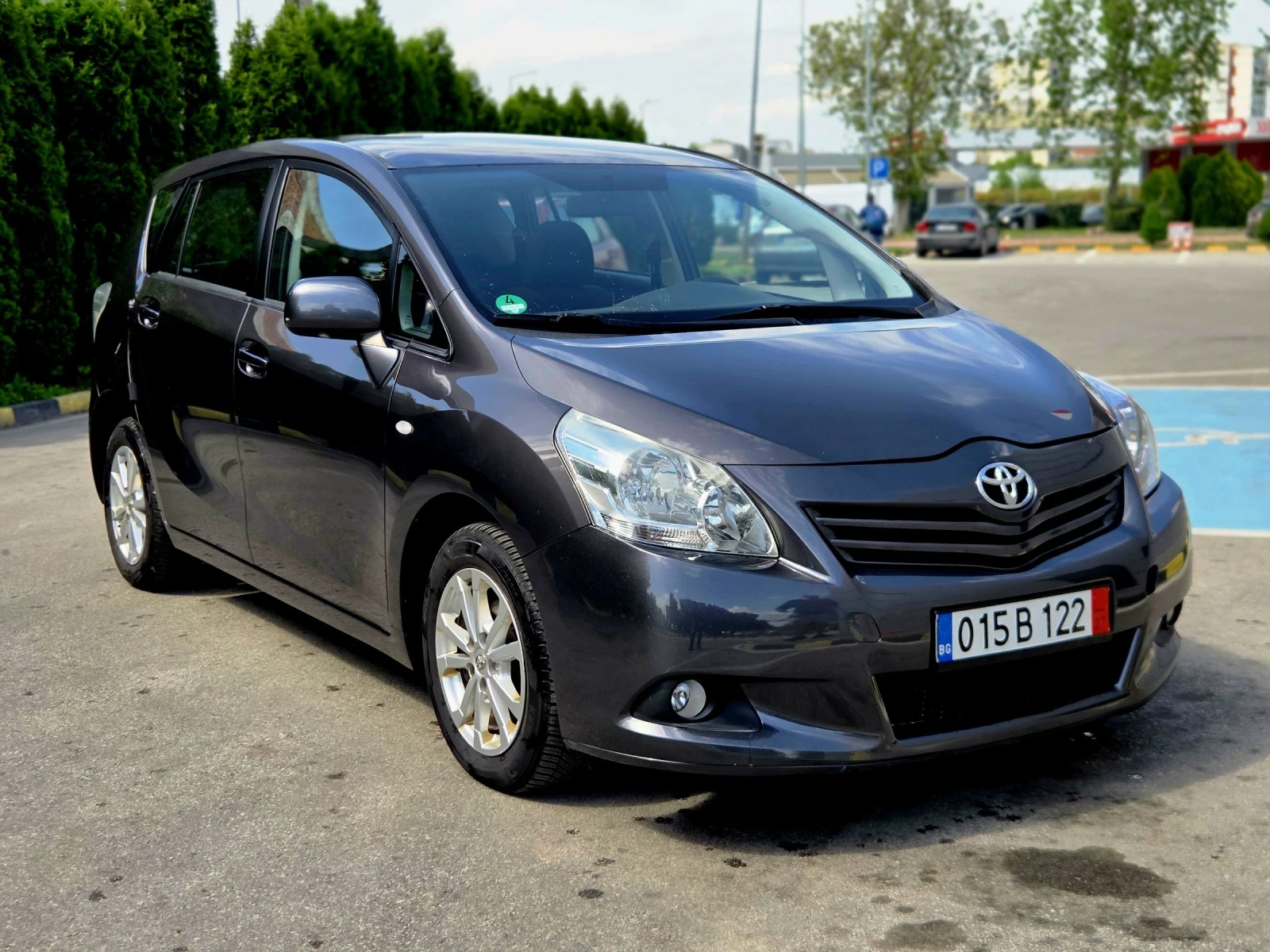 Toyota Corolla verso 7 места, снимка 2 - Автомобили и джипове - 54509440