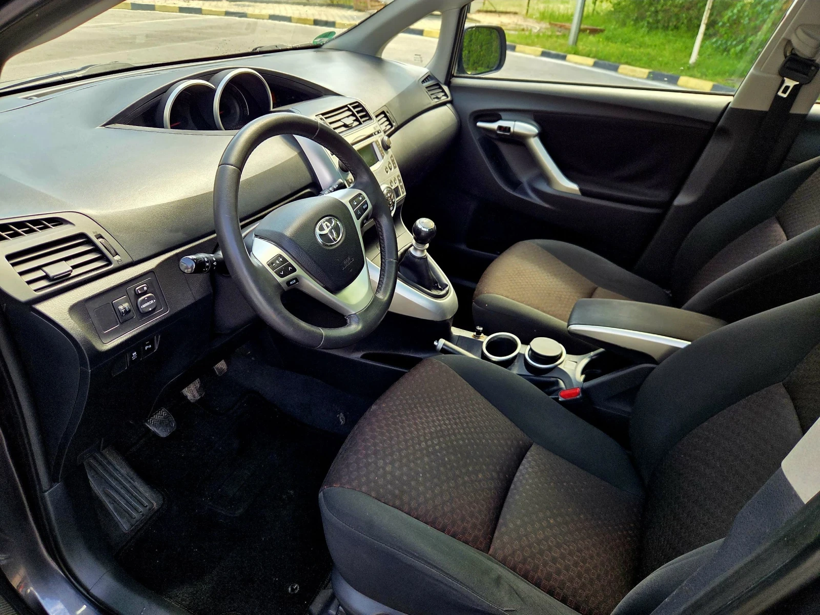 Toyota Corolla verso 7 места, снимка 5 - Автомобили и джипове - 54509440