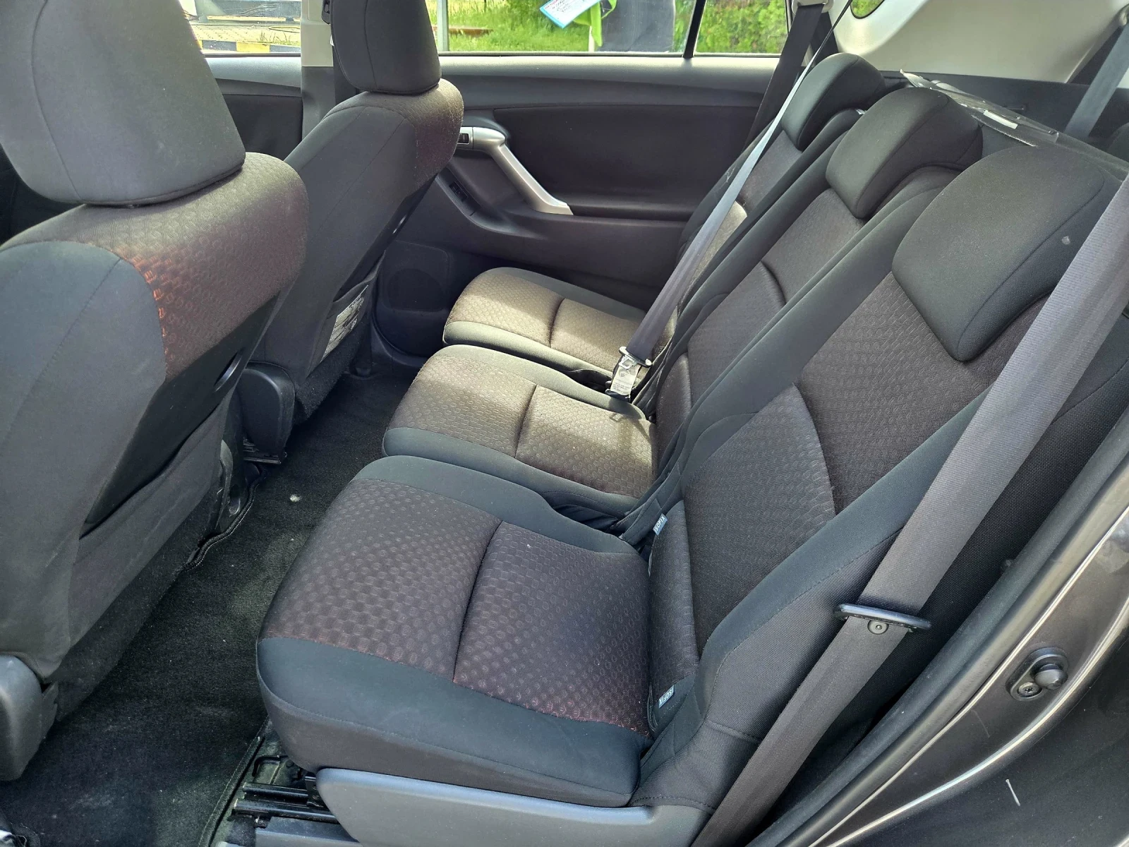 Toyota Corolla verso 7 места, снимка 8 - Автомобили и джипове - 54509440