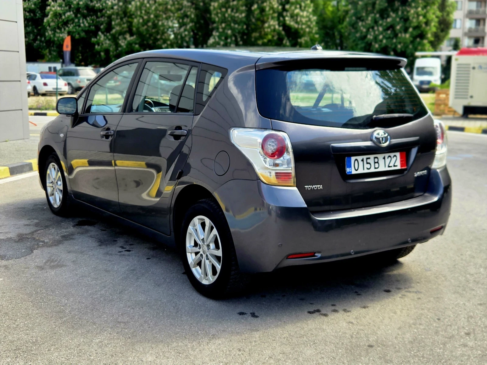 Toyota Corolla verso 7 места, снимка 4 - Автомобили и джипове - 54509440