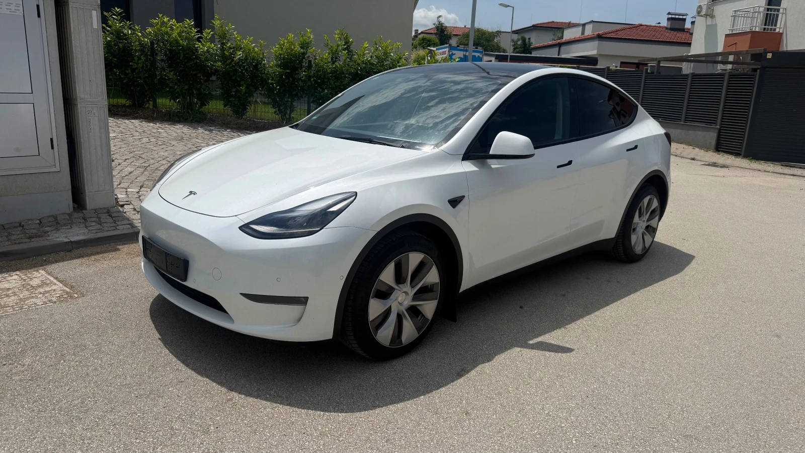 Tesla Model Y LONG RANGE DUAL MOTOR AWD