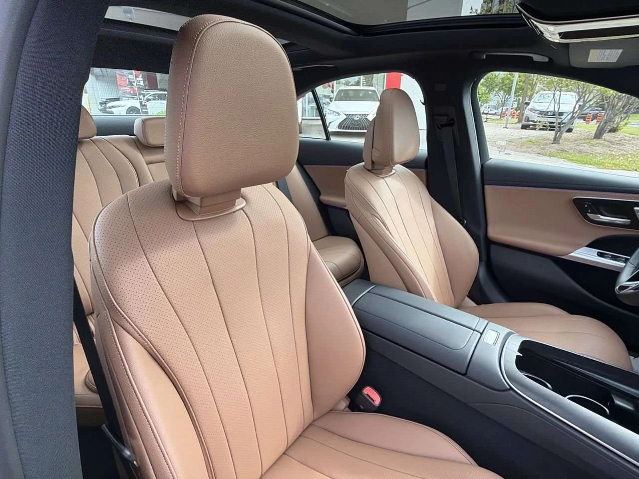 Mercedes-Benz E 350  Night Pkg / BURMESTER / 360 / DIS / ЦЕНА ДО БГ, снимка 16 - Автомобили и джипове - 54973013