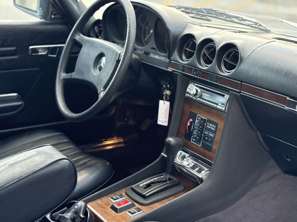Mercedes-Benz SL 380* CABRIO* HARDTOP* КОЖА* AUTO* , снимка 12 - Автомобили и джипове - 55540027