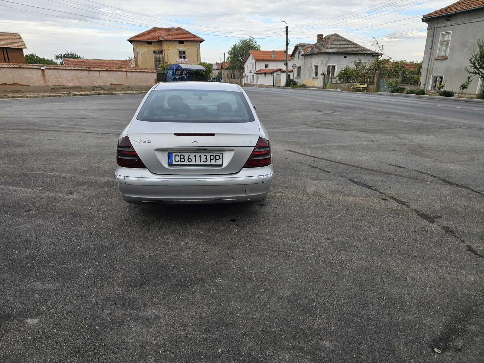 Mercedes-Benz E 220, снимка 3 - Автомобили и джипове - 56231127
