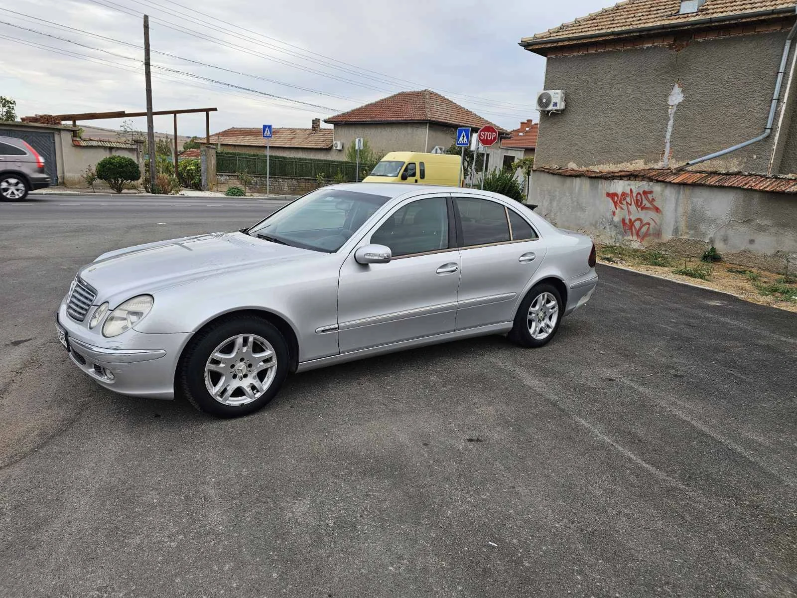 Mercedes-Benz E 220, снимка 2 - Автомобили и джипове - 56231127