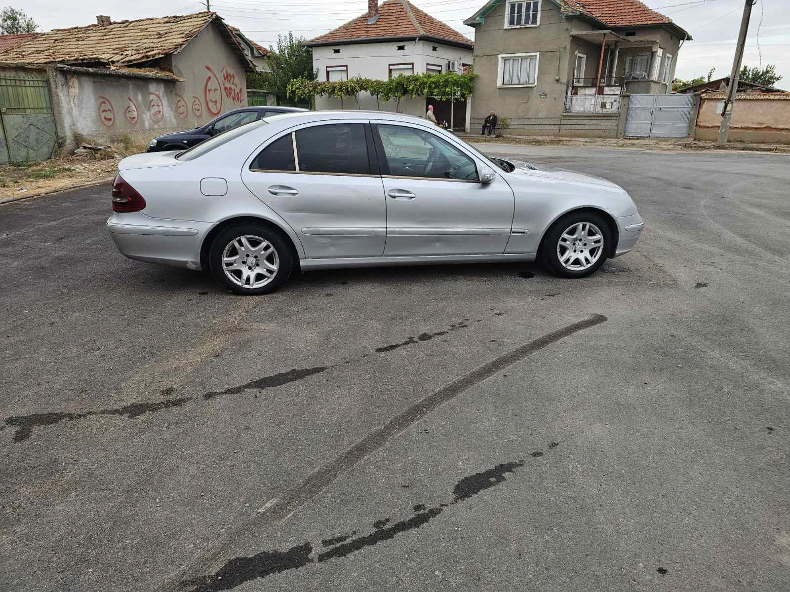Mercedes-Benz E 220, снимка 4 - Автомобили и джипове - 56231127
