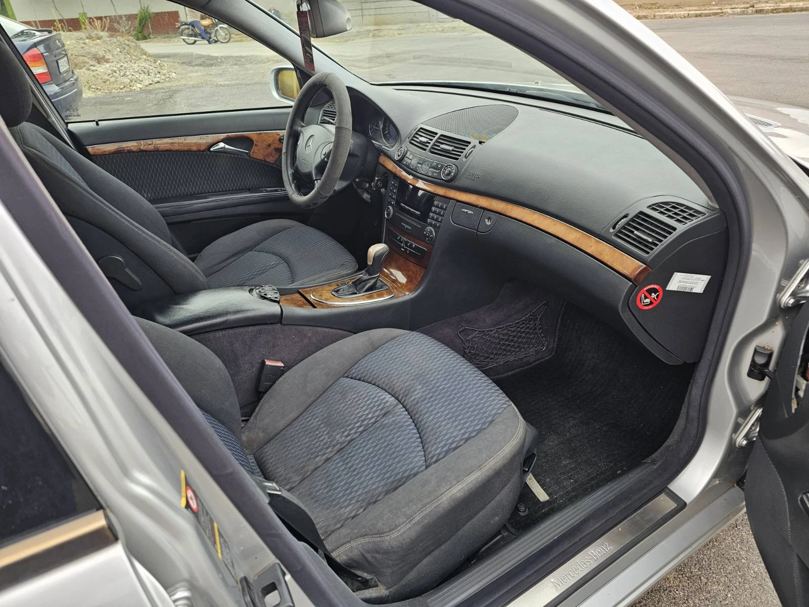 Mercedes-Benz E 220, снимка 8 - Автомобили и джипове - 56231127