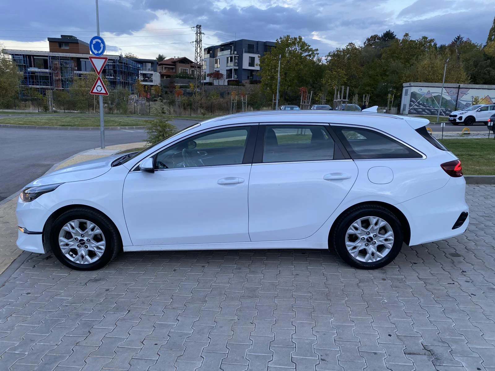 Kia Ceed 1.5 T-GDI/ Active Business/ DCT7, снимка 8 - Автомобили и джипове - 56603142