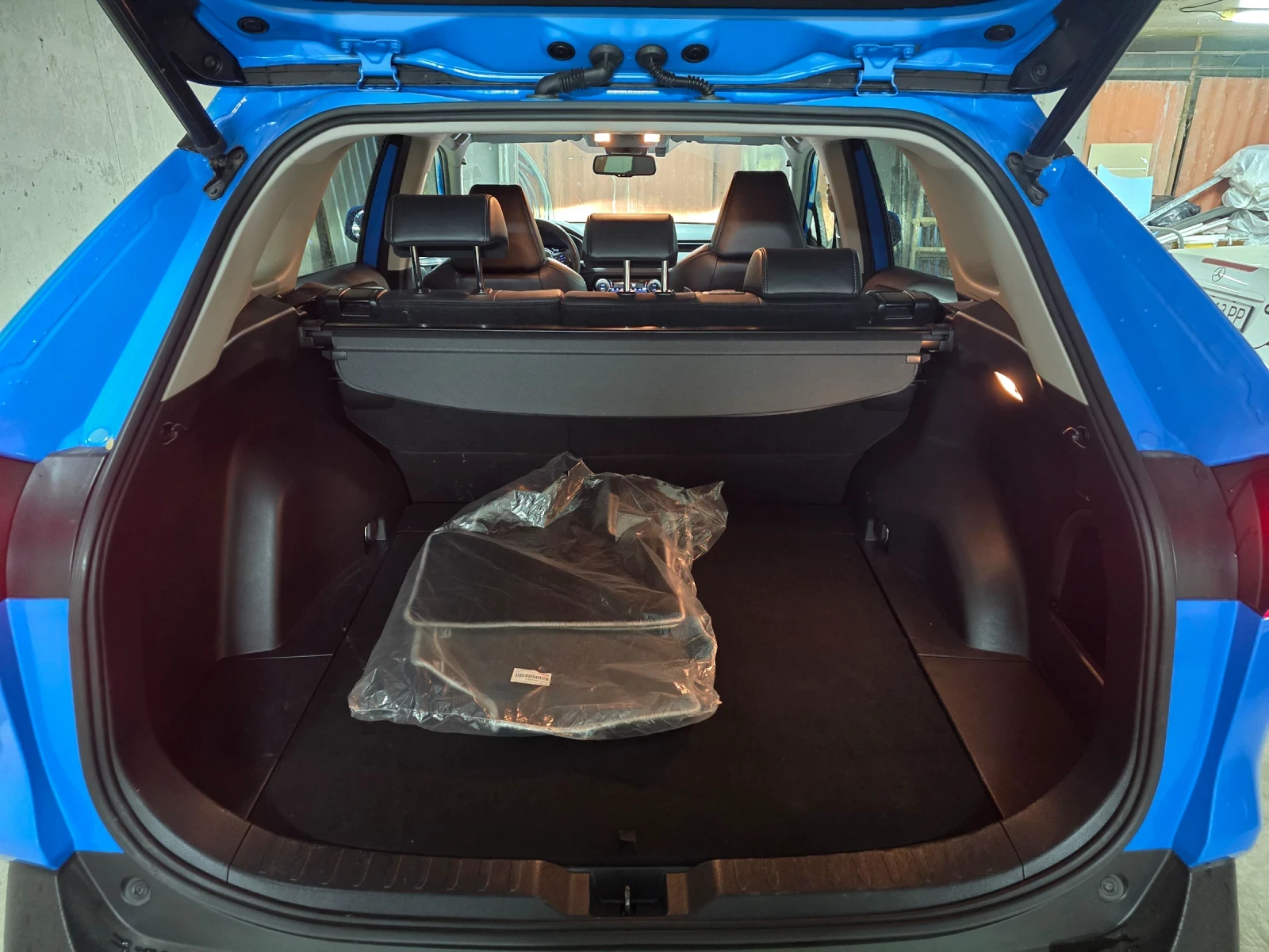 Toyota Rav4 HYBRID 4X4/Luxury/ TM Auto - изображение 4