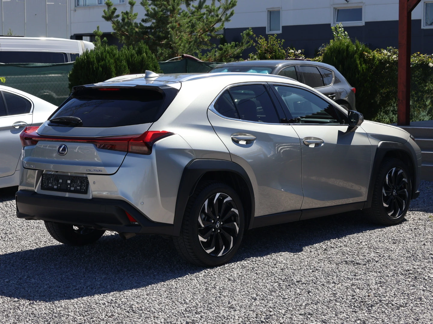 Lexus UX 250h 360 КАМЕРА/HUD/BSM/ПОДГРЕВ И ОБДУХВАНЕ/ЕЛ.БАГАЖНИК - изображение 9