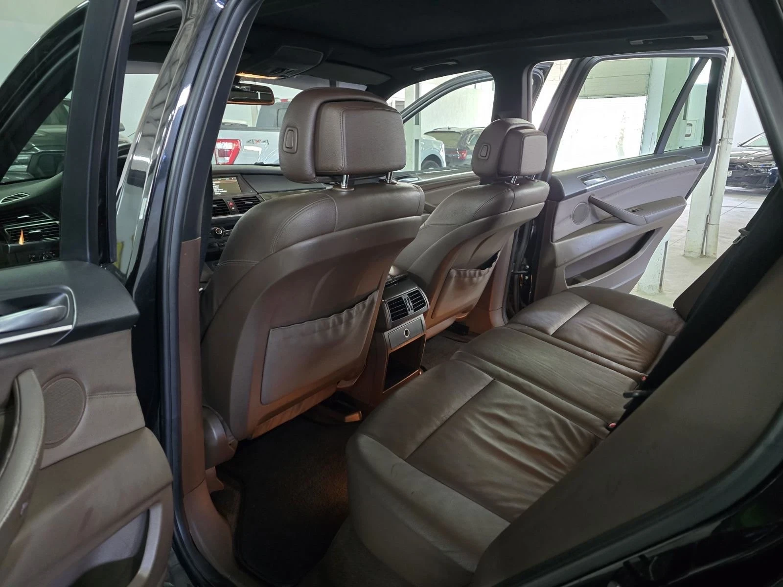 BMW X5 4.0D/ОБСЛУЖЕНА/КАТО НОВА/УНИКАТ!!! - изображение 10