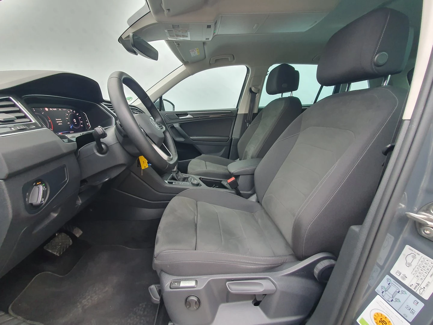 VW Tiguan Elegance 2.0 TDI SCR 4MOTION DSG - изображение 4