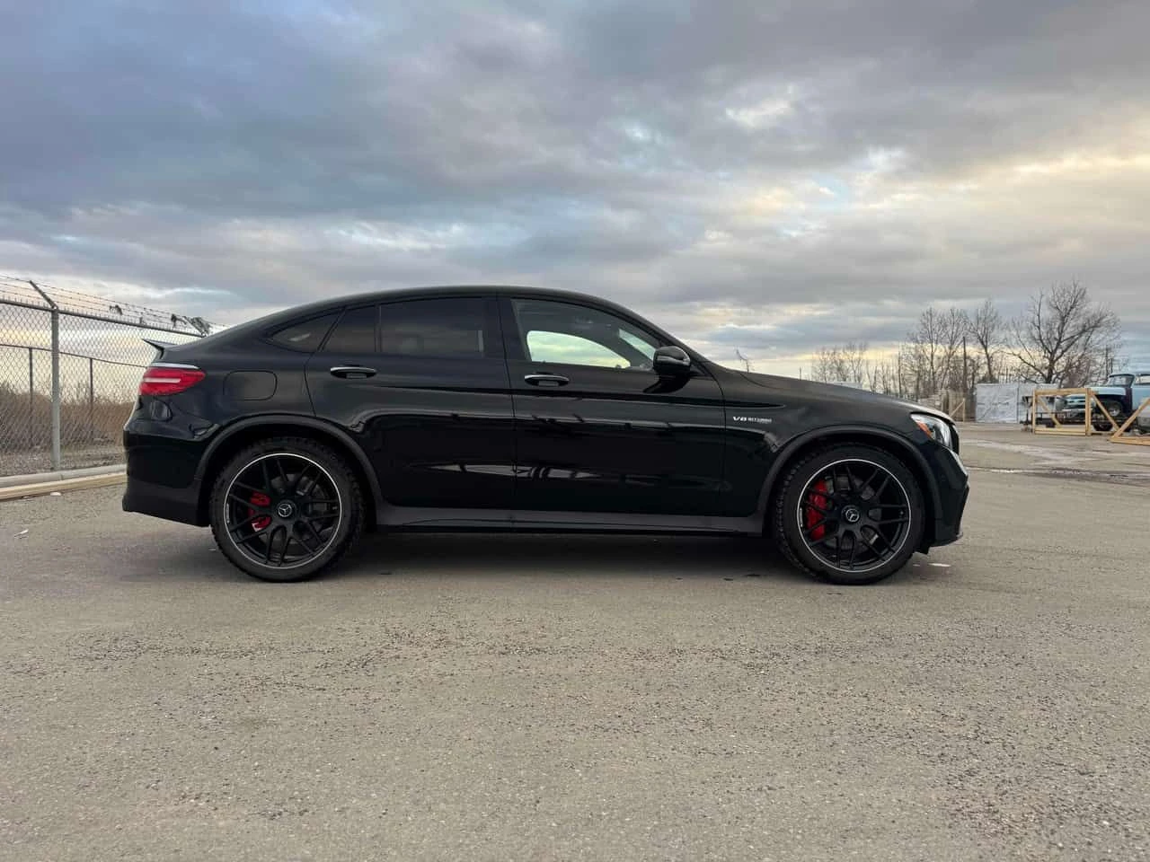 Mercedes-Benz GLC 63 AMG S * DISTRONIC* BURMESTER* AMBIENTNO* , снимка 3 - Автомобили и джипове - 54160857