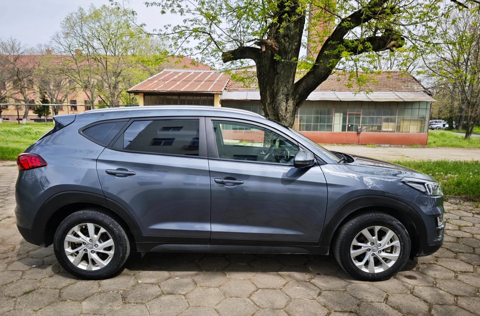 Hyundai Tucson 2.0 CRDI, снимка 3 - Автомобили и джипове - 54201906