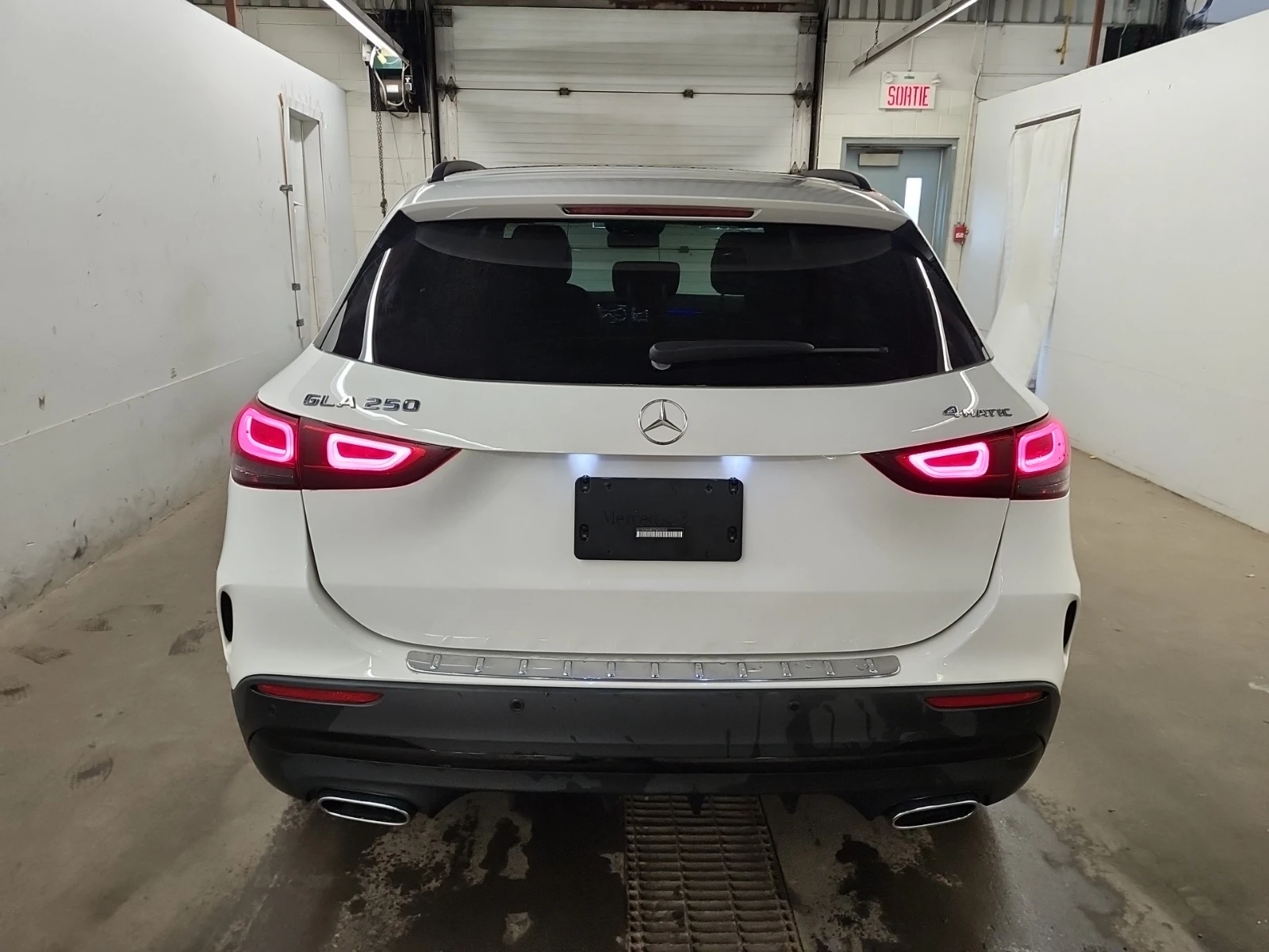Mercedes-Benz GLA 250 Amg-pack* 360view* Pano* амбиентно осветление* , снимка 6 - Автомобили и джипове - 54429089