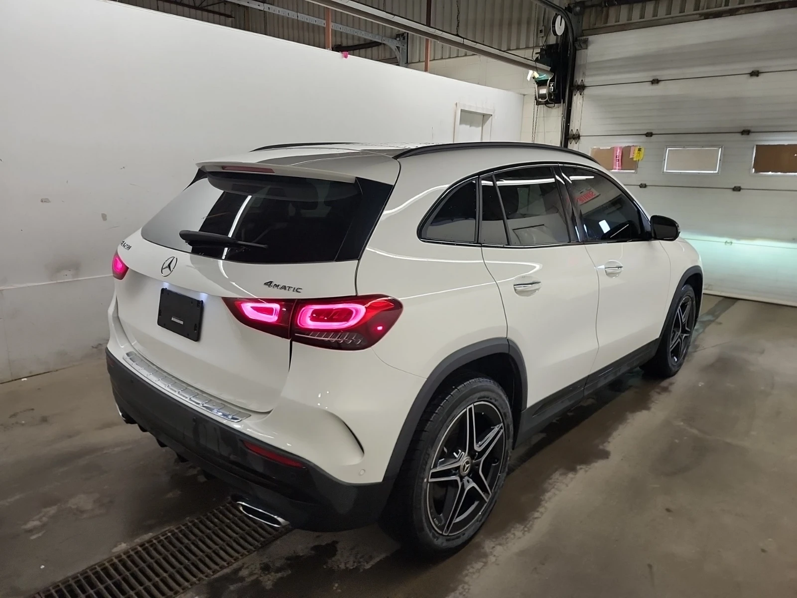 Mercedes-Benz GLA 250 Amg-pack* 360view* Pano* амбиентно осветление* , снимка 4 - Автомобили и джипове - 54429089
