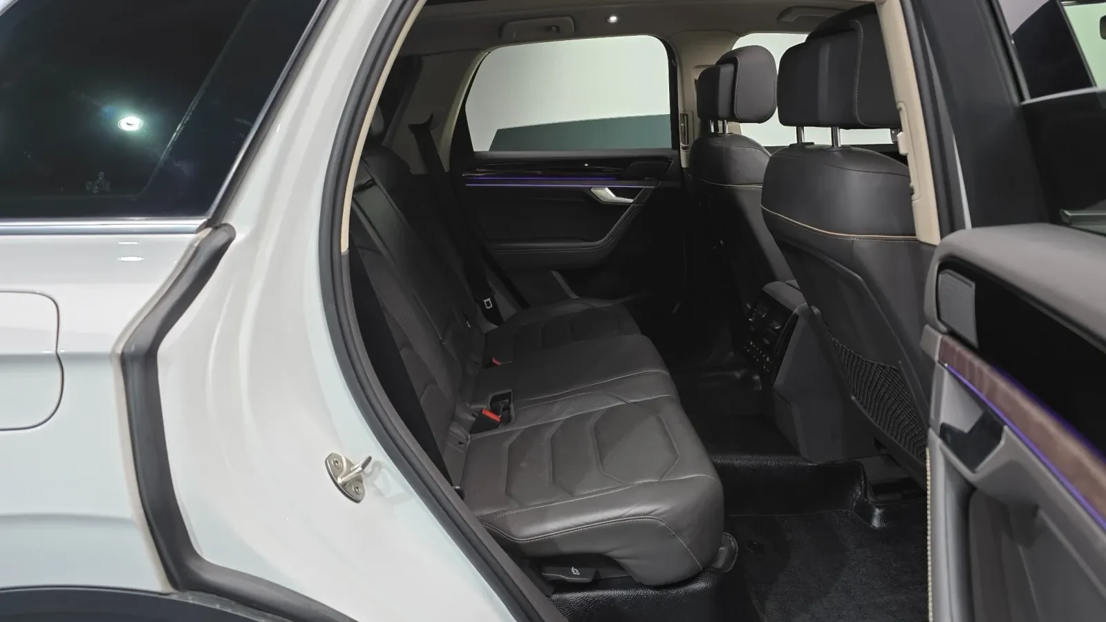VW Touareg PRESTIGE* ОБДУХ* ДИСТРОНИК* ВЪЗДУХ* MATRIX* MАСАЖ*, снимка 10 - Автомобили и джипове - 54931302