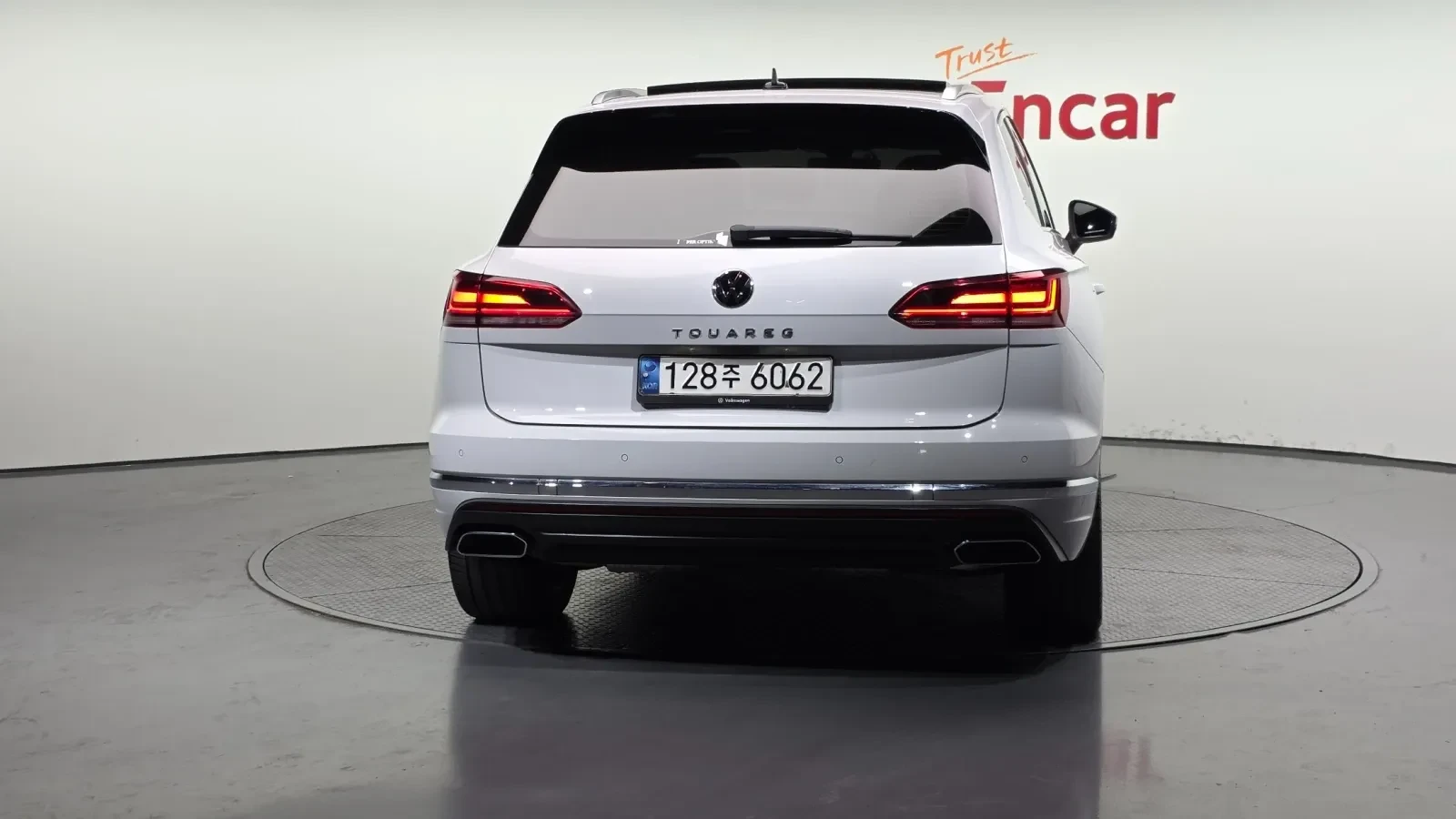 VW Touareg PRESTIGE* ОБДУХ* ДИСТРОНИК* ВЪЗДУХ* MATRIX* MАСАЖ*, снимка 4 - Автомобили и джипове - 54931302