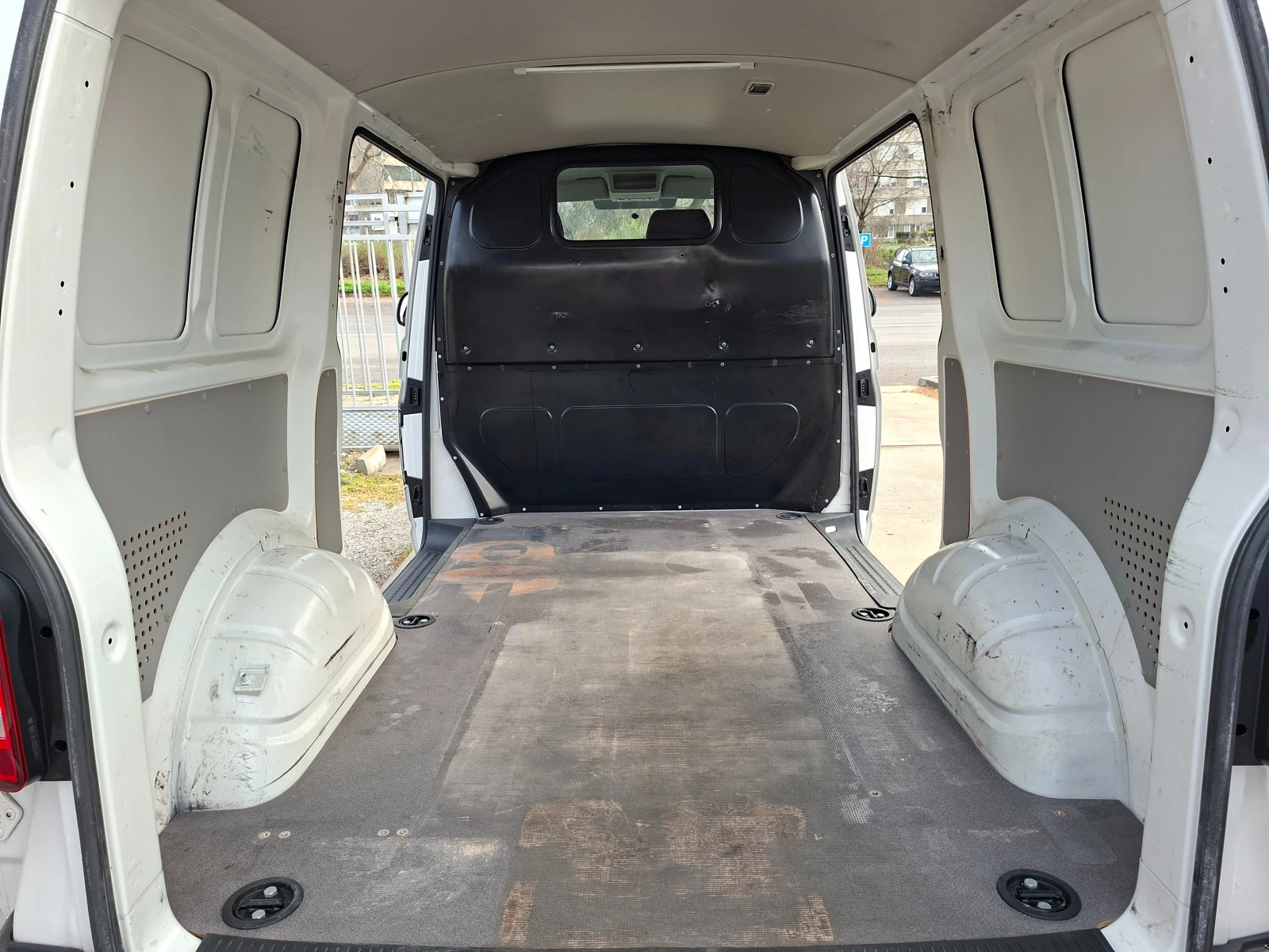 VW Transporter AVTOMAT/NAVI/DISTRONIC, снимка 16 - Бусове и автобуси - 54037410