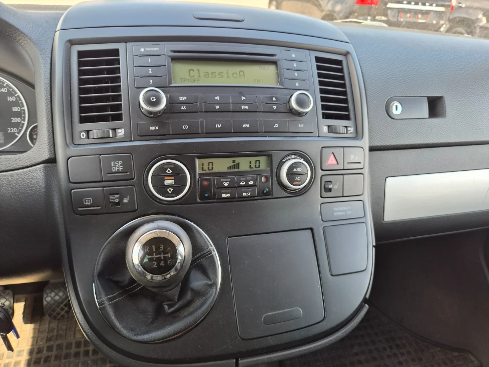 VW Multivan 2.5TDI 131кс 4х4 2009 година, снимка 13 - Бусове и автобуси - 55942076
