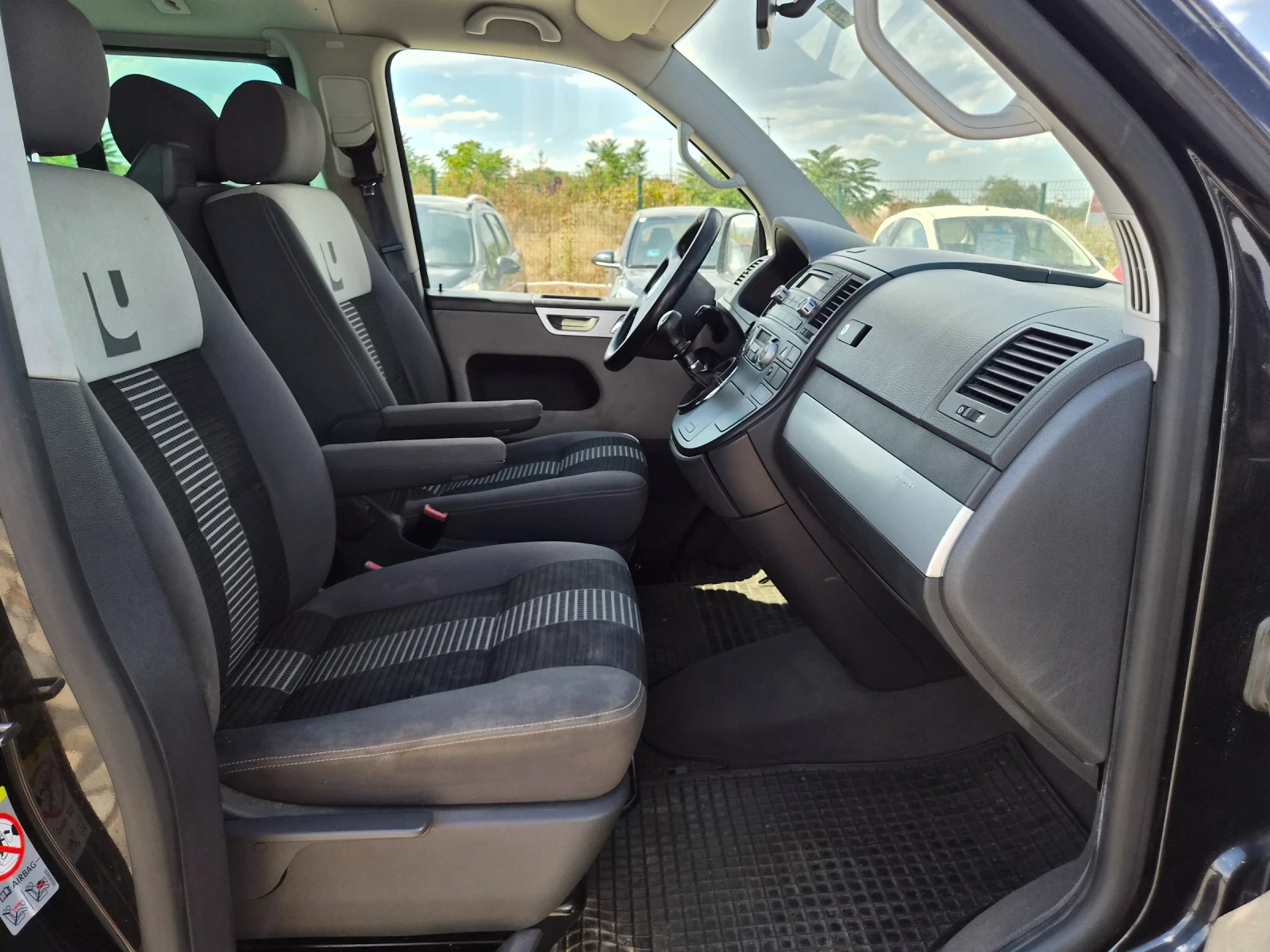 VW Multivan 2.5TDI 131кс 4х4 2009 година, снимка 11 - Бусове и автобуси - 55942076