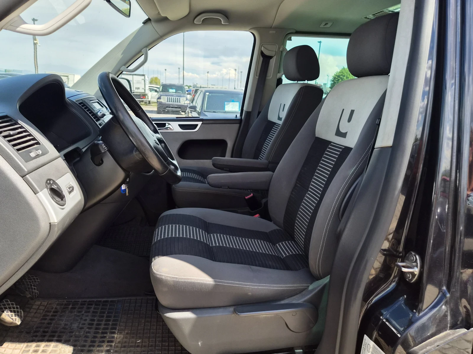 VW Multivan 2.5TDI 131кс 4х4 2009 година, снимка 10 - Бусове и автобуси - 55942076
