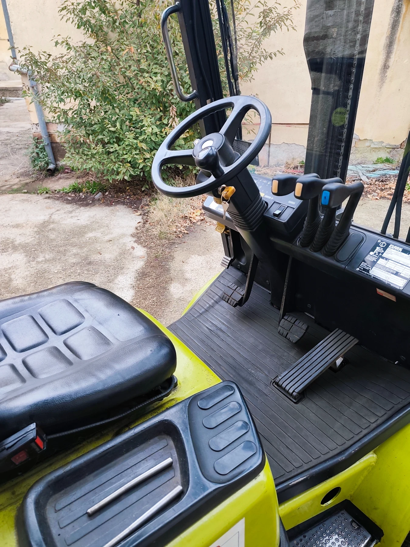  Clark | Mobile.bg   6