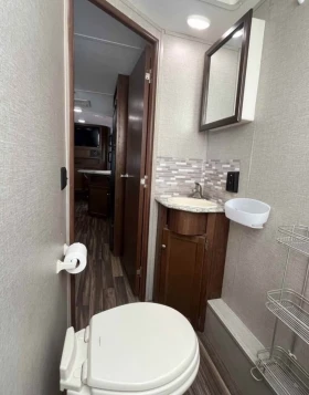  2017 Keystone Hideout 26LHSWE  | Mobile.bg    11