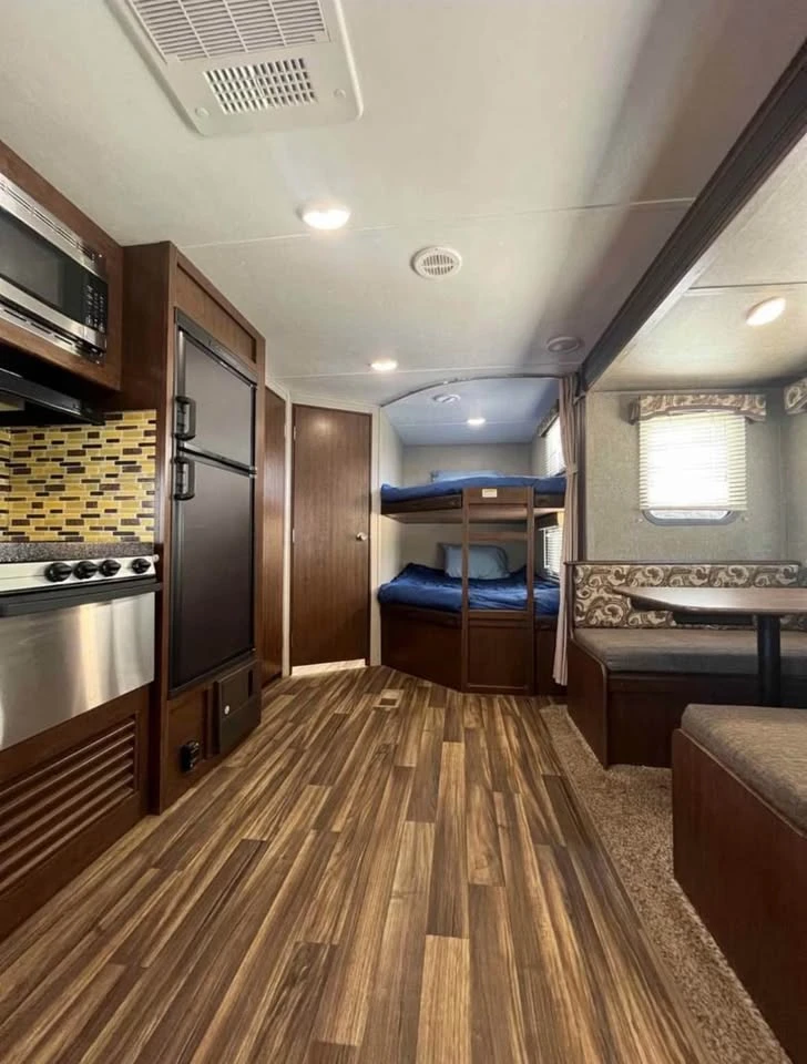 Каравана Други 2017 Keystone Hideout 26LHSWE  - изображение 5