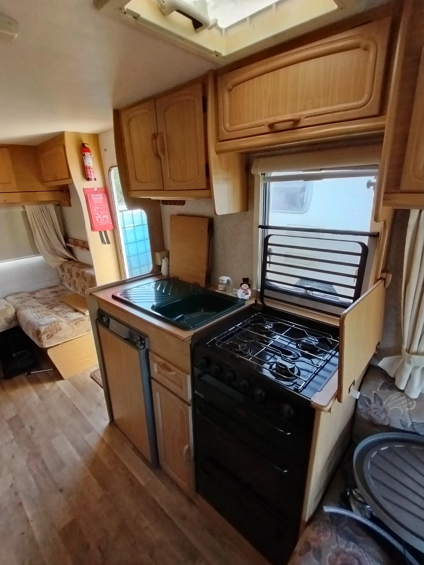 Каравана Bailey Ranger 500/5, снимка 7 - Каравани и кемпери - 53853982