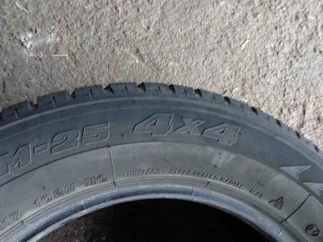 Гуми Зимни 235/60R17, снимка 10 - Гуми и джанти - 12921262