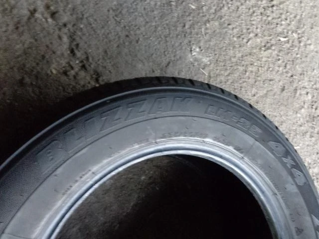 Гуми Зимни 235/60R17, снимка 8 - Гуми и джанти - 12921262