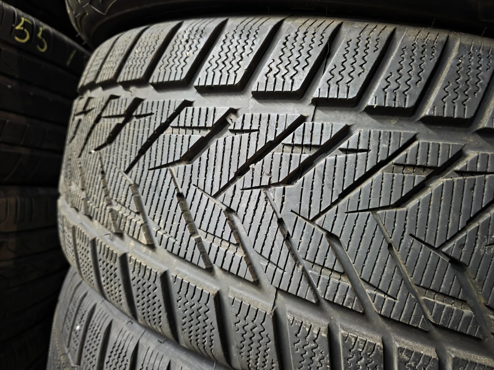 Гуми Зимни 245/50R18