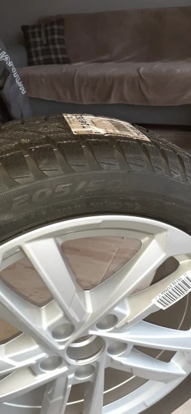 Гуми с джанти Pirelli 205/50R17, снимка 13 - Гуми и джанти - 48292868