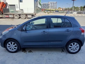 Toyota Yaris Лек автомобил