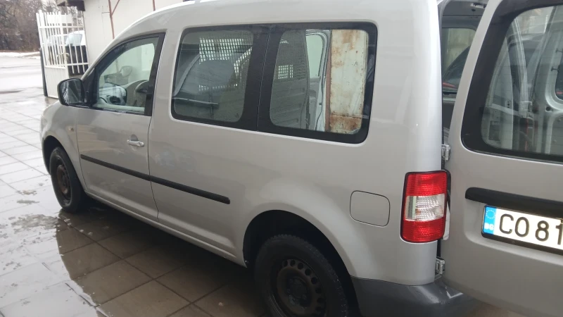 VW Caddy Фабричен метан, снимка 9 - Автомобили и джипове - 48494202