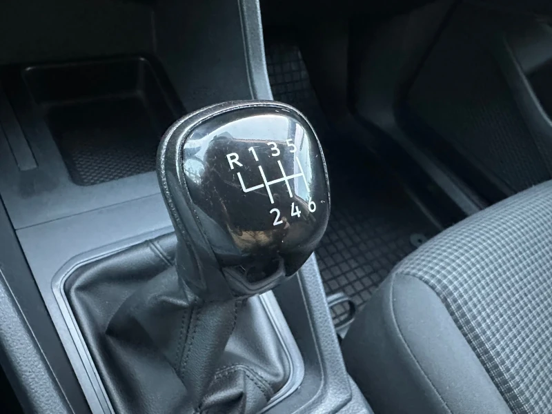 VW Caddy 2.0TDI* 150к.с.* REALNI KN* , снимка 10 - Автомобили и джипове - 52080638