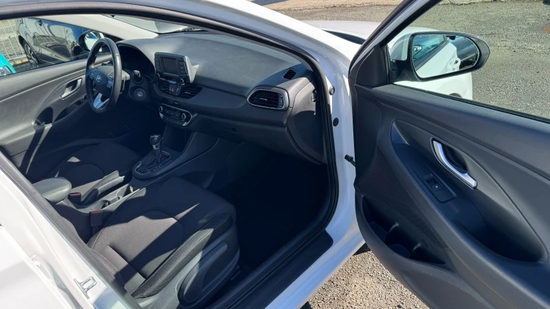 Hyundai I30 SW 1.4i Автоматик, Внос ШВЕЙЦАРИЯ!PDC, LED, LDA, Т, снимка 14 - Автомобили и джипове - 53536824