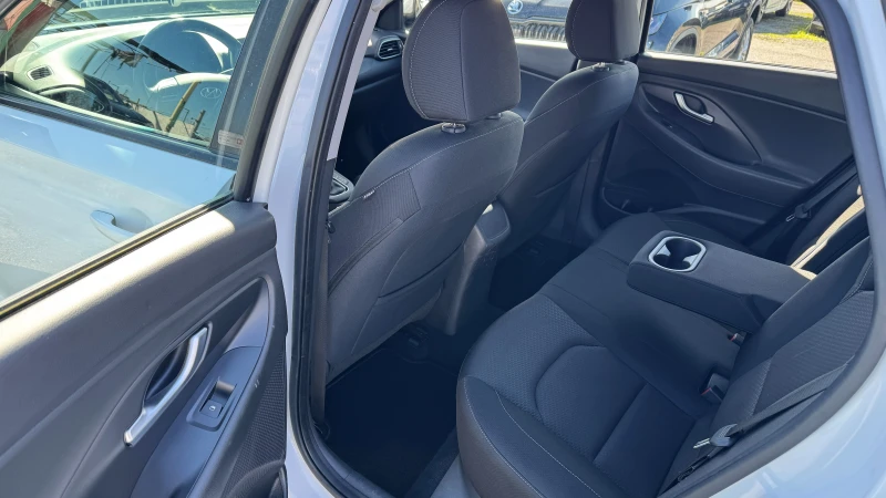 Hyundai I30 SW 1.4i Автоматик, Внос ШВЕЙЦАРИЯ!PDC, LED, LDA, Т, снимка 11 - Автомобили и джипове - 53536824