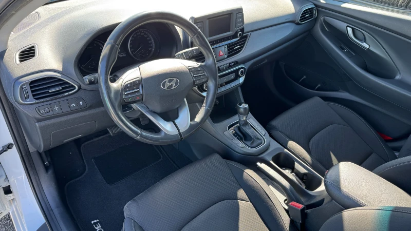 Hyundai I30 SW 1.4i Автоматик, Внос ШВЕЙЦАРИЯ!PDC, LED, LDA, Т, снимка 10 - Автомобили и джипове - 53536824