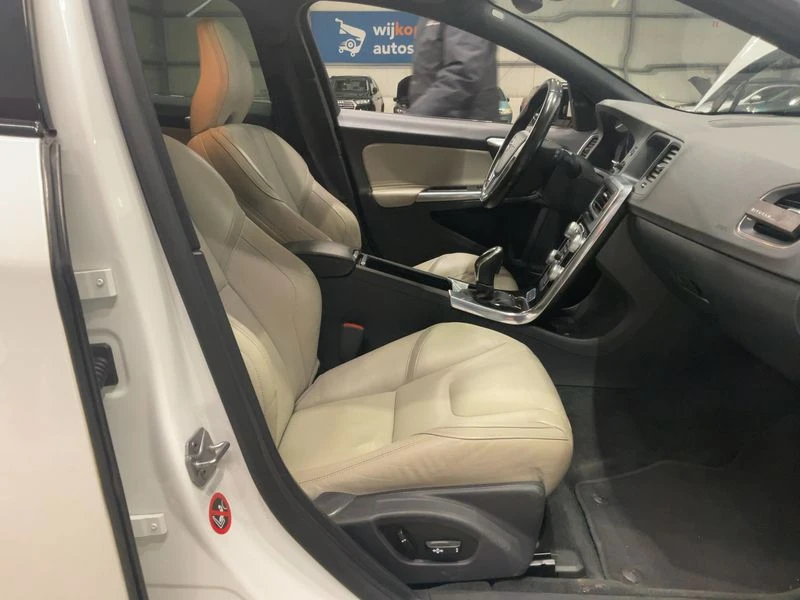 Volvo V60 2.4 D5 Plug in Hybrid, снимка 7 - Автомобили и джипове - 54367484