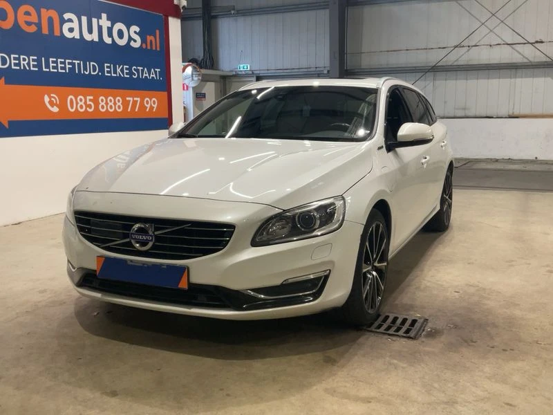 Volvo V60 2.4 D5 Plug in Hybrid, снимка 5 - Автомобили и джипове - 54367484