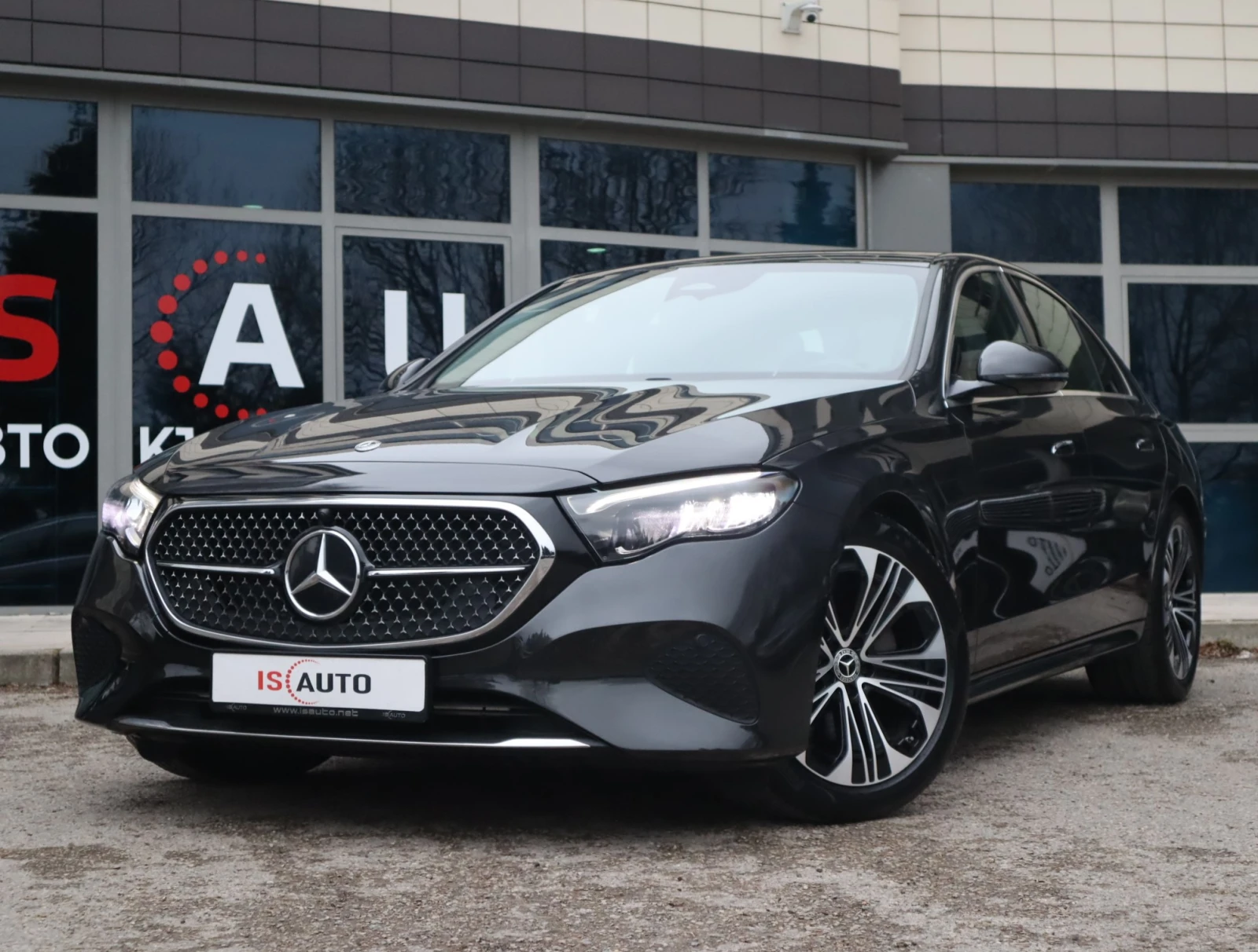 Mercedes-Benz E 200 AMG Line/������ 360/MBUX/Dynamic/HuD/Collision  | Mobile.bg � ����������� 1