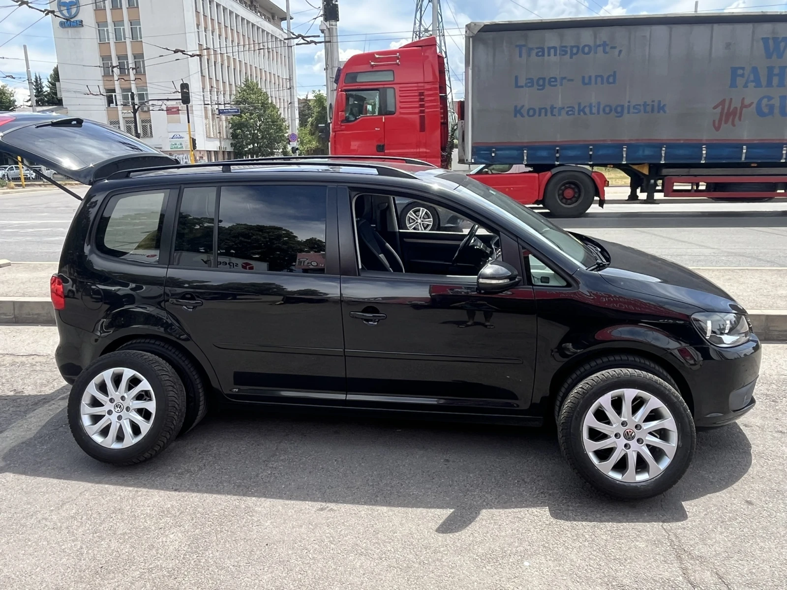 VW Touran 1.6TDi 6+ 1 , снимка 9 - Автомобили и джипове - 53705049