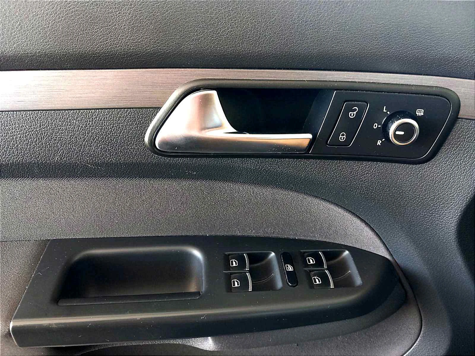 VW Touran 1.6TDi 6+ 1 , снимка 12 - Автомобили и джипове - 53705049