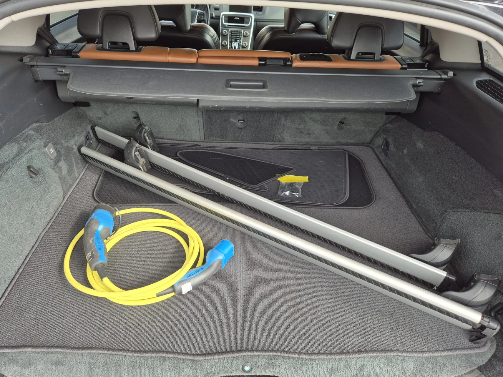 Volvo V60 D6/ДИСТРОНИК/LINE ASSIST/FULL, снимка 17 - Автомобили и джипове - 53778204