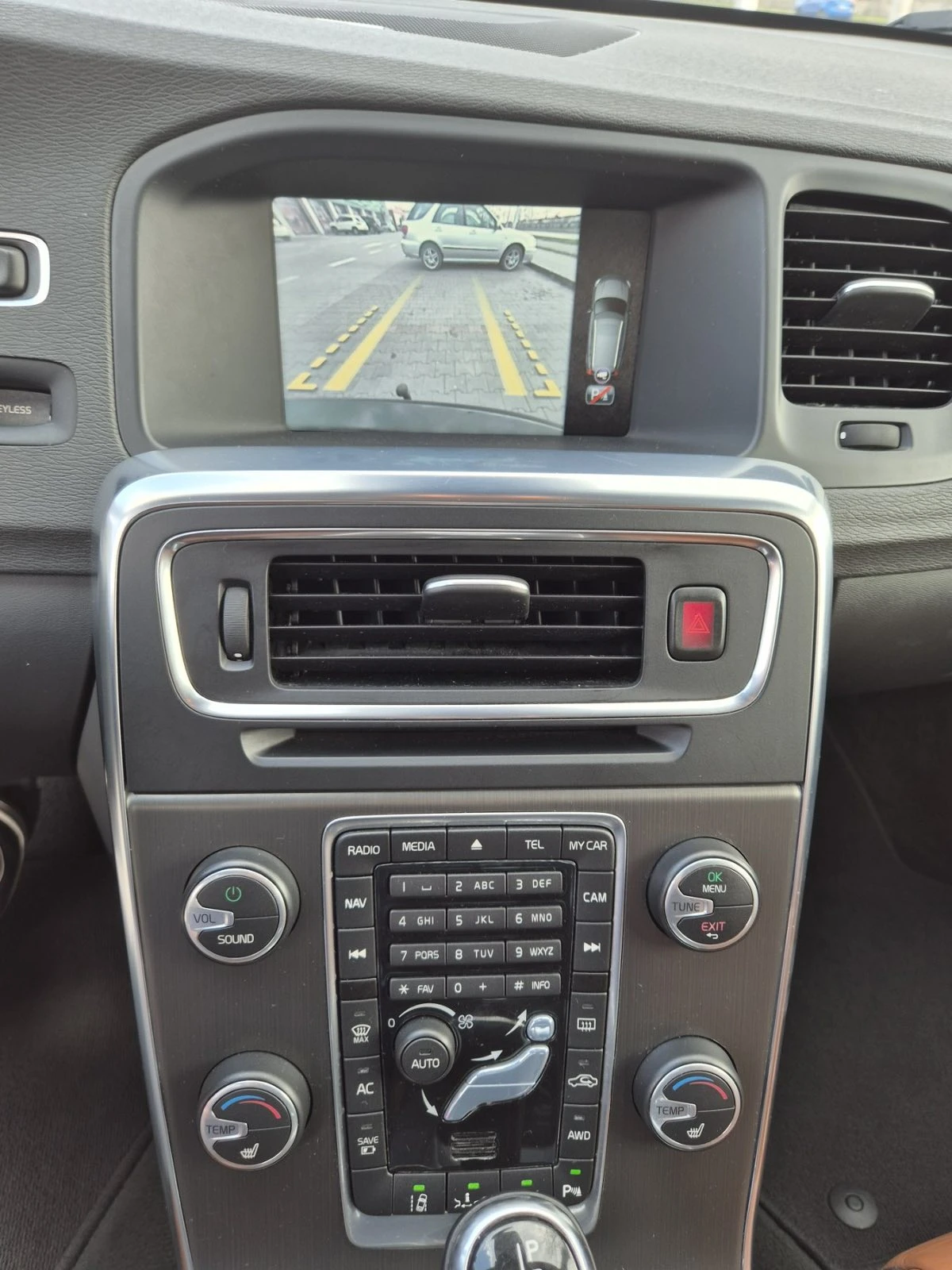 Volvo V60 D6/ДИСТРОНИК/LINE ASSIST/FULL, снимка 10 - Автомобили и джипове - 53778204